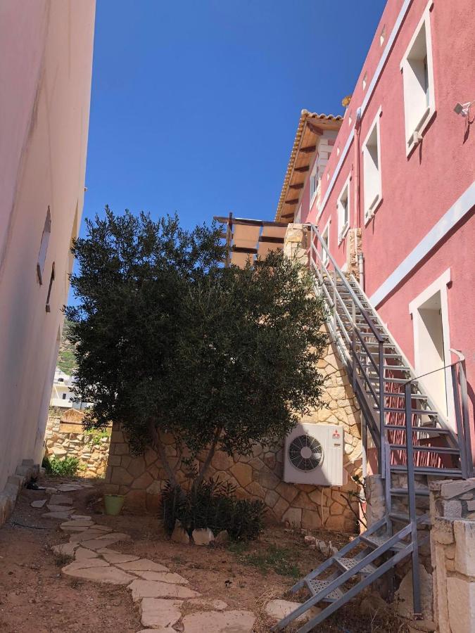 Pink House Apartment Palaiochora Bagian luar foto